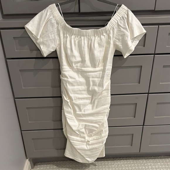 Nicole Miller Elegant White Off-Shoulder  Dress - Picture 1 of 3